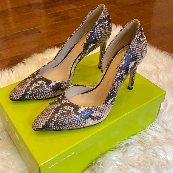 Gianni Bini snake print high heal pumps, size 8. Heal is 3,5 inch high. - Picture 2 of 8